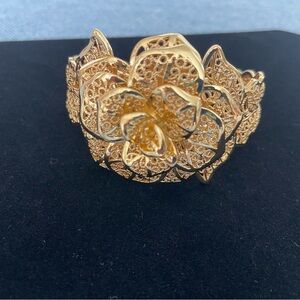 Elegant Gold tone Floral Bracelet